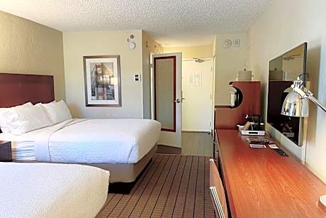 Deluxe Double Patio, Guest room, 2 Queen