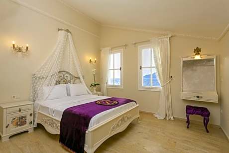 Deluxe Suite with Sea View