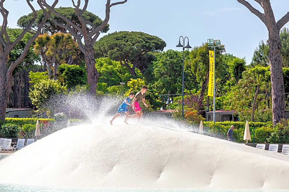 hu Park Albatros village