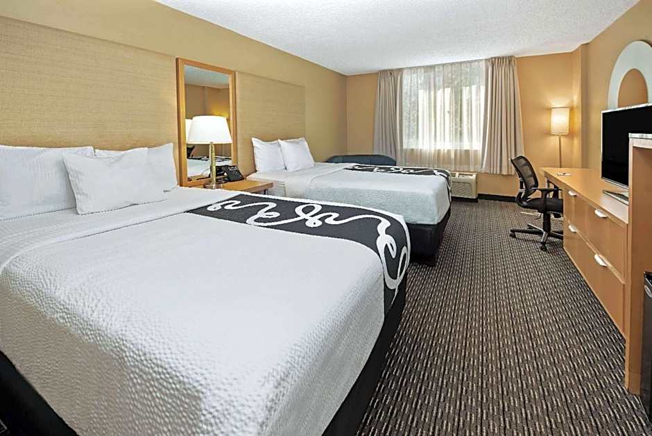 La Quinta Inn & Suites by Wyndham West Palm Beach Airport