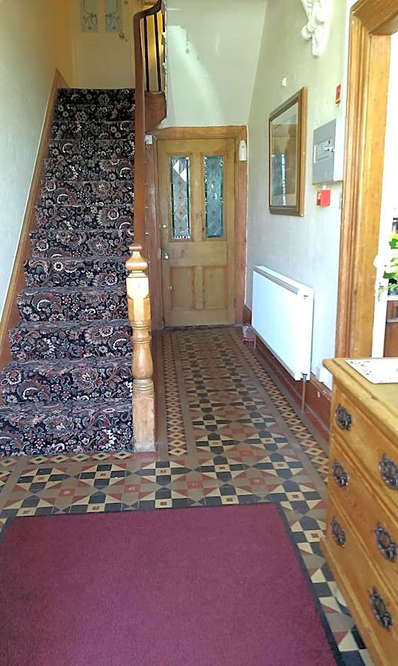 Min y Don Guest House