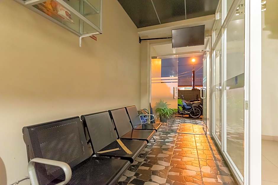 RedDoorz At Joyce Guest House Medan