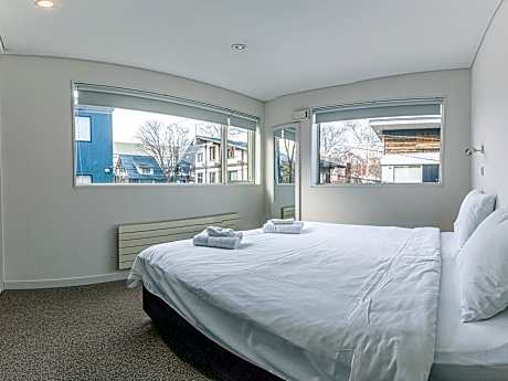 5 Bedroom Apartment