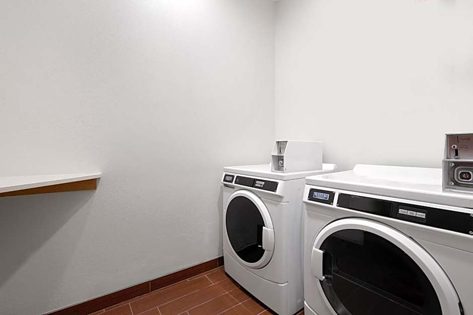 Garner Topeka West By IHG