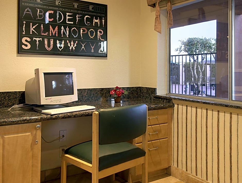 Super 8 By Wyndham Indio