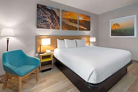 1 King Bed Mobility Accessible Room Bathtub w/ Grab Bars Non-Smoking