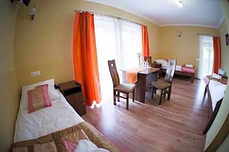 Triple Room with Private Bathroom