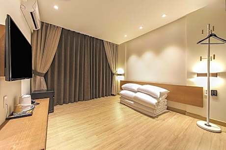 Standard Double Room (City View)