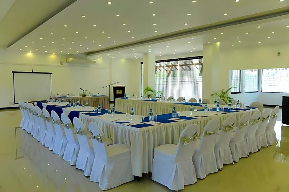 Golden Star Beach Hotel