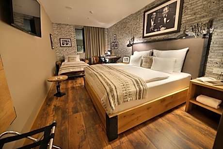 Comfort Triple Room (including daily refilled free mini bar)