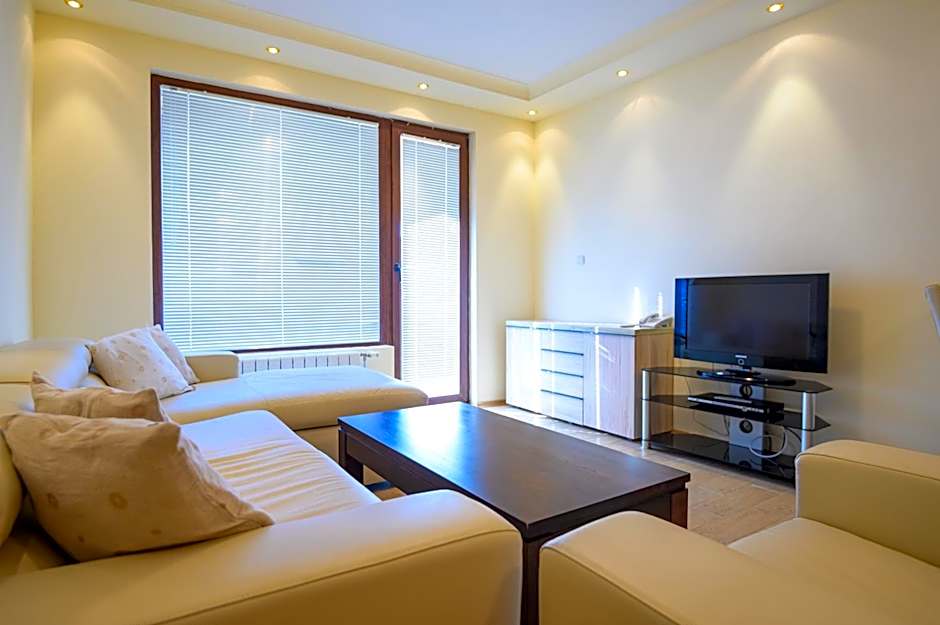 Parklands Hotel & Pool