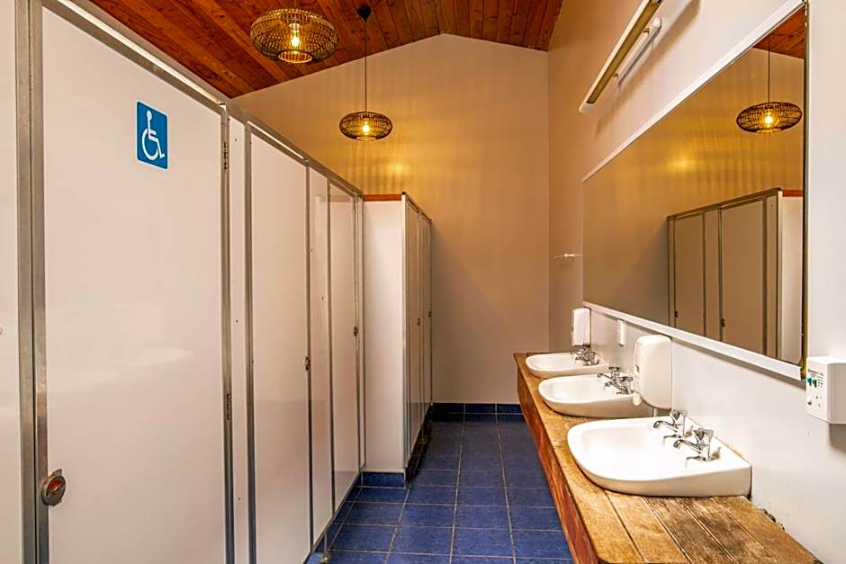 Dusky Lodge & Backpackers