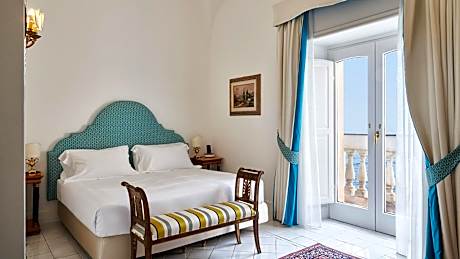 Double or Twin Room with Partial Sea View