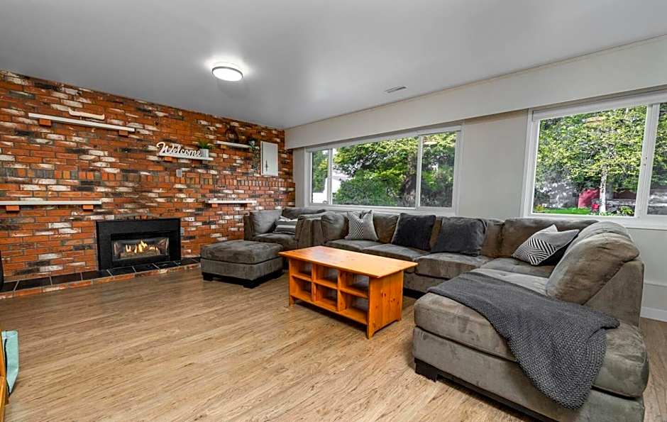 Quiet Area Near Downtown Walkable To Cafes