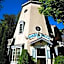 THE HARBOR LIGHT INN