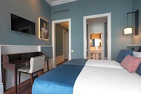 Superior Room with City View