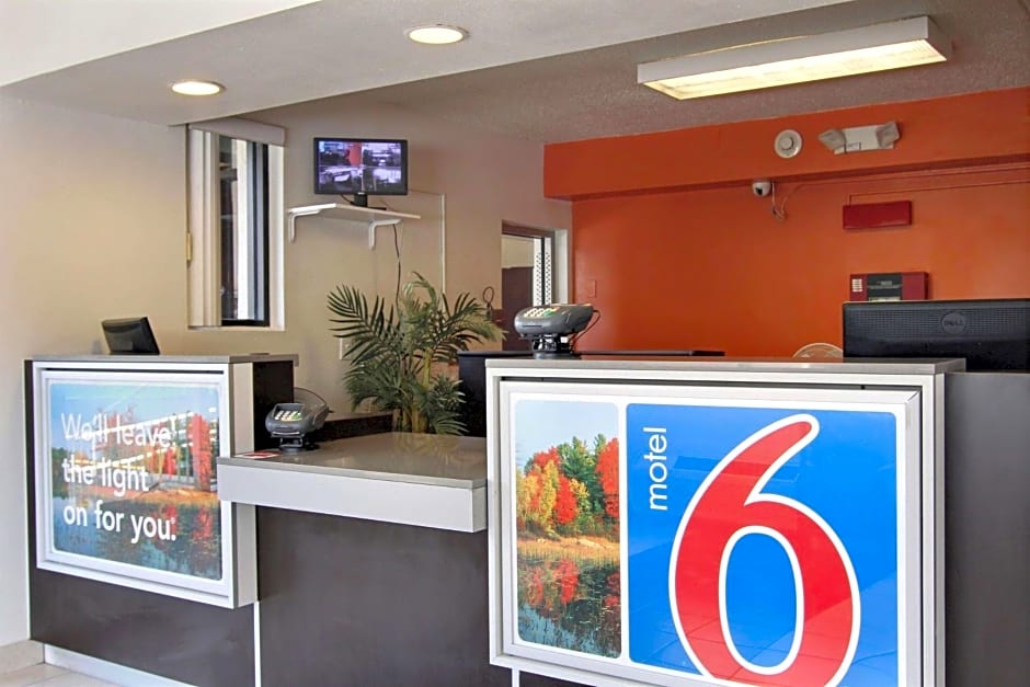 Motel 6-Middleburg Heights, OH - Cleveland