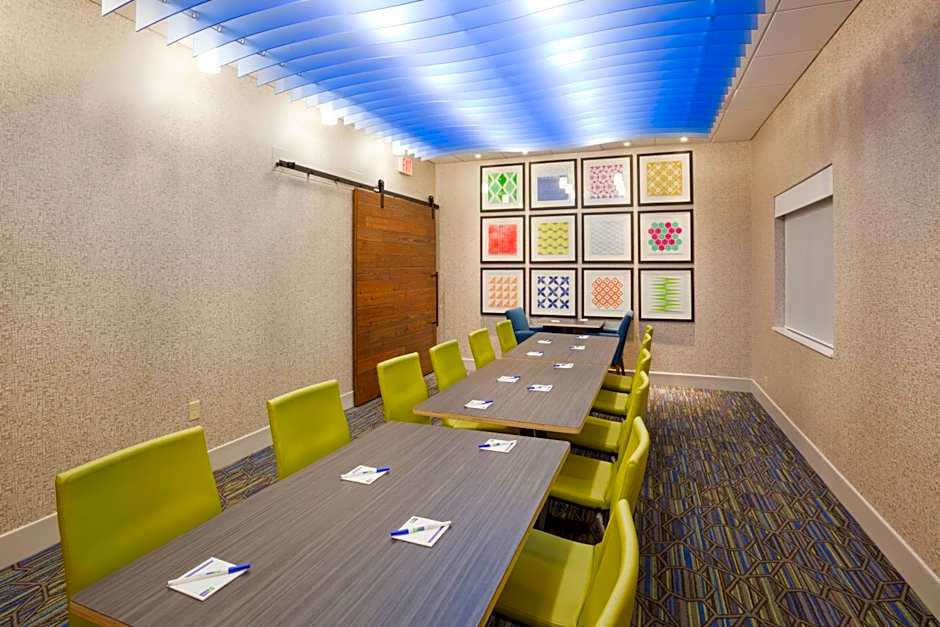Holiday Inn Express Roseville-St. Paul By IHG