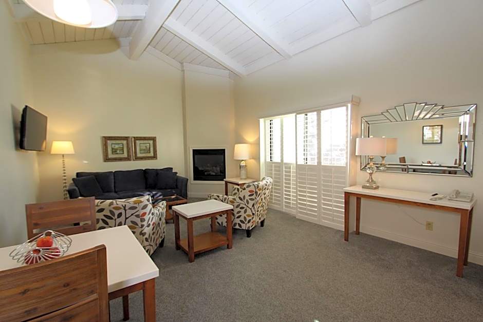 Lobos Lodge