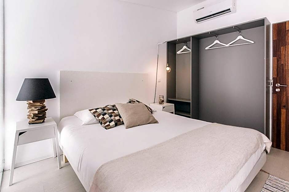 Santa Bica Eat Drink & Sleep