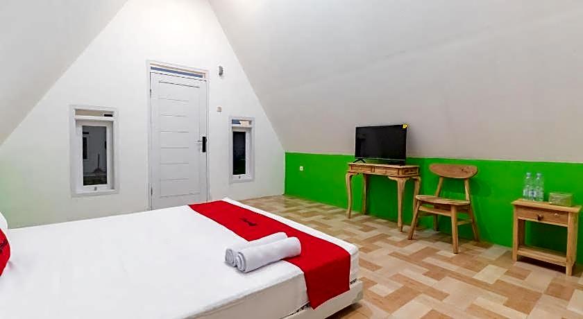 RedDoorz Syariah Plus near Sukabumi Station