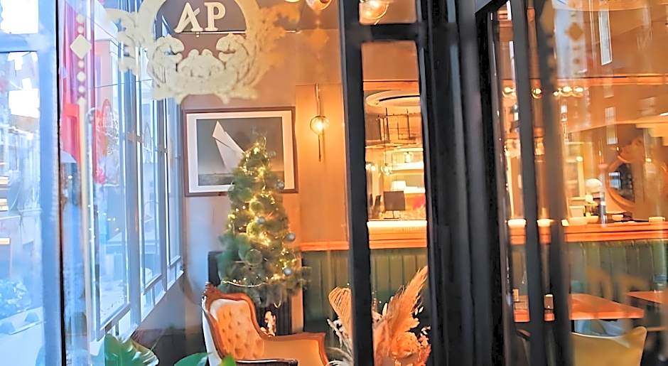 Aleksandr Pera Hotel