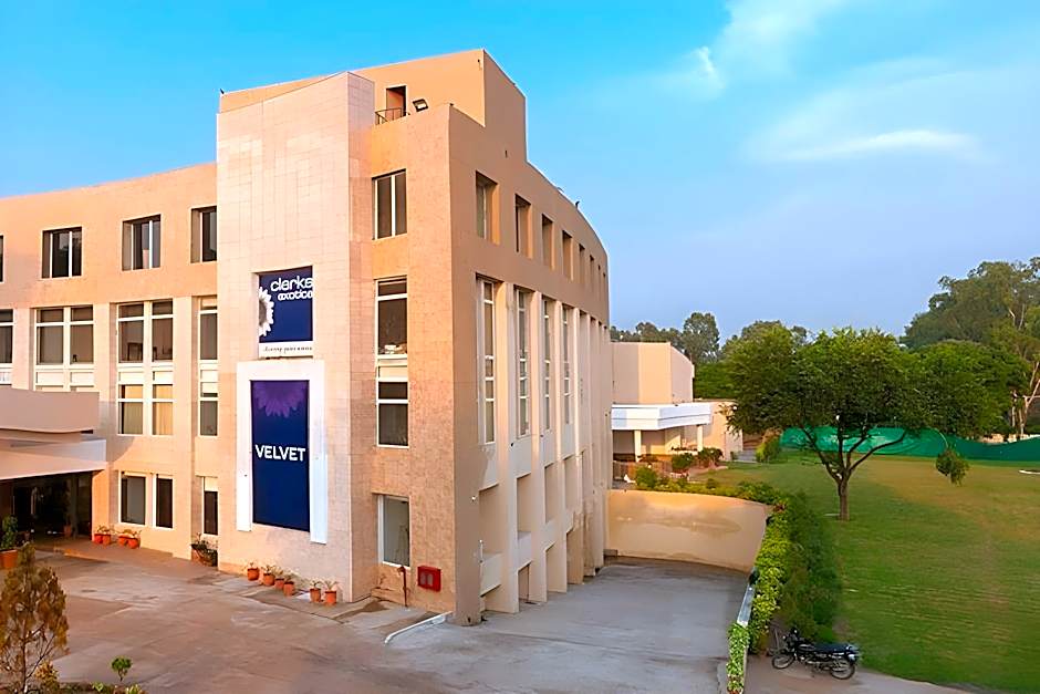 Velvet Clarks Exotica Zirakpur Hotel