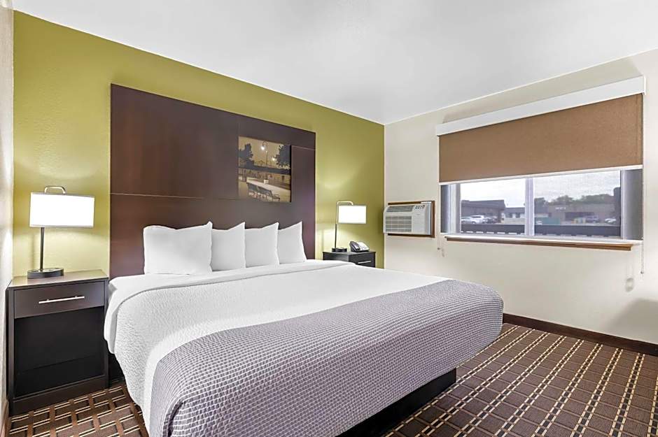 Super 8 by Wyndham La Crosse