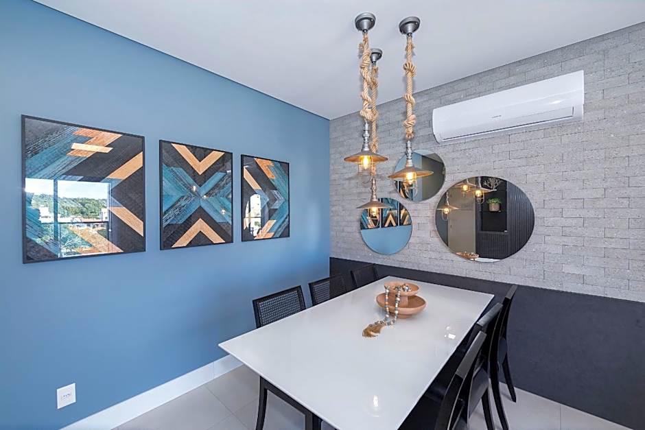 Adra 301 - Apartamento no centro de Bombinhas - Rooftop com piscina e academia - À poucos metros da praia - (Consultar serviços de roupas de cama e banho)