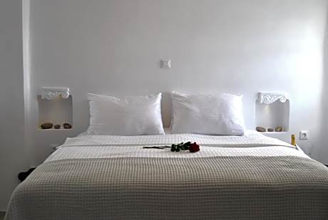 Cave Pool Suite with Private Pool and Volcano View