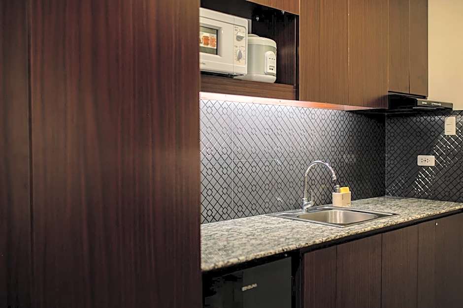 THE SUITE by The Hiltons