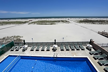 Commander by the Sea Motel