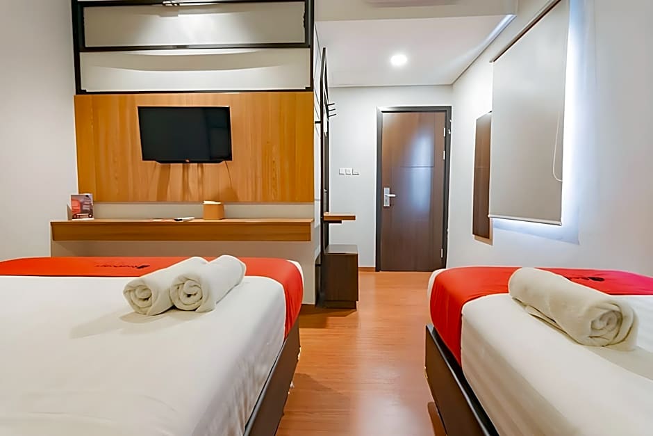 RedDoorz Plus @ Doorman Guest House