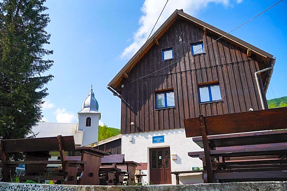 Planinarski dom ''Bijele stijene'' Mountain lodge