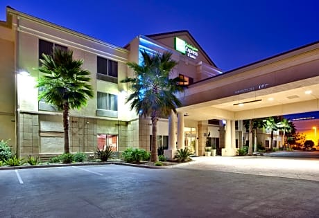 Holiday Inn Express & Suites San Diego Otay Mesa By IHG
