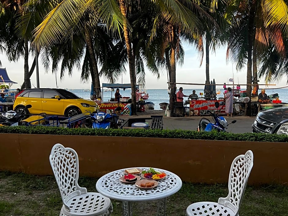 Nana Chat Bangsaen Hotel