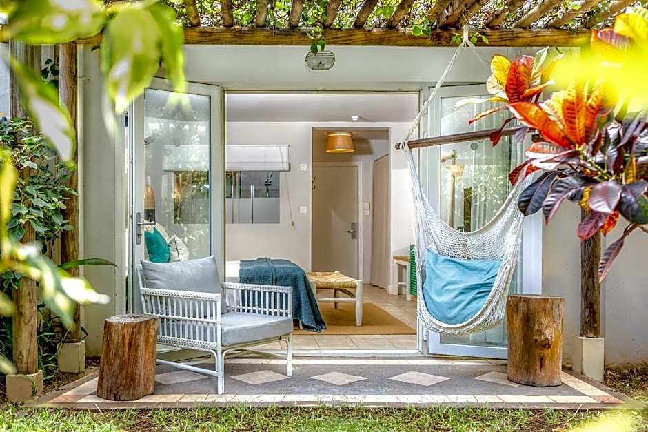 Lagoon Attitude (Adults Only)