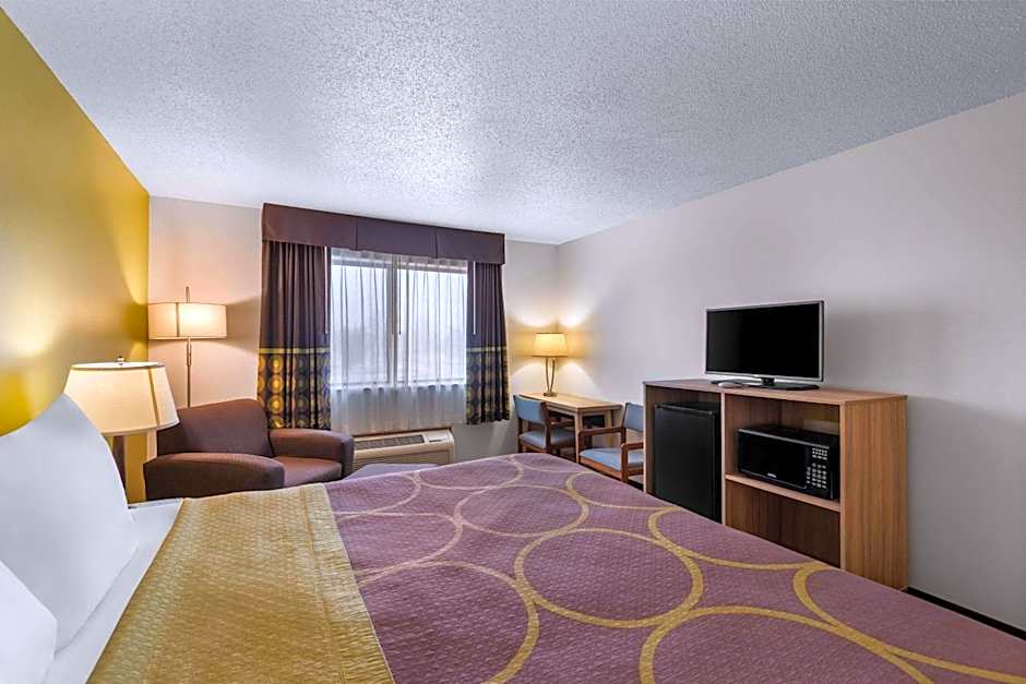 Super 8 by Wyndham Oelwein