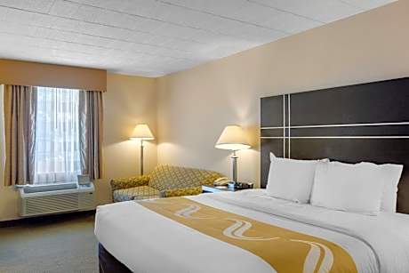 King Room with Roll-In Shower - Accessible/Non-Smoking