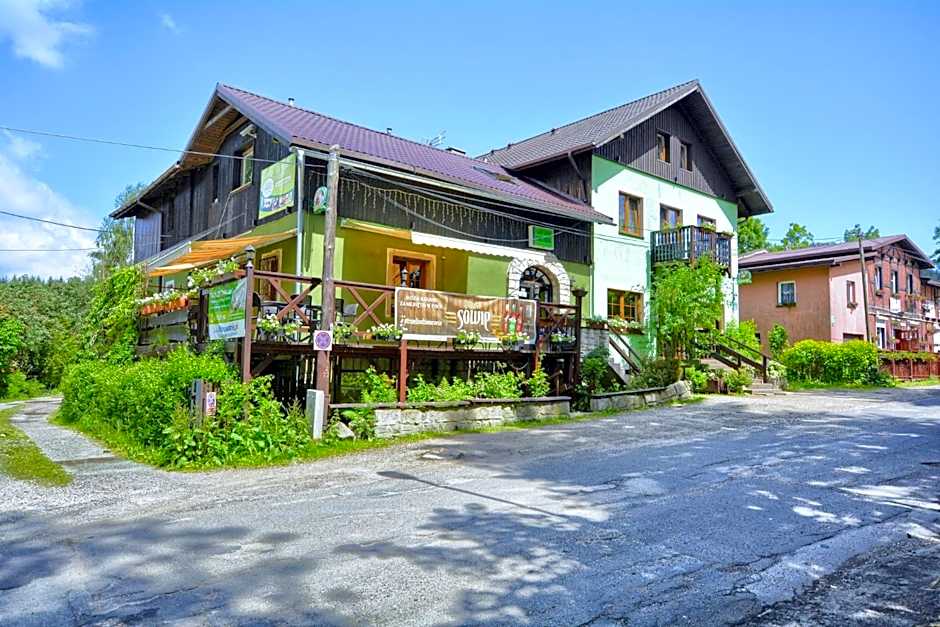 Zajazd Karłów Restauracja & Pokoje Gościnne