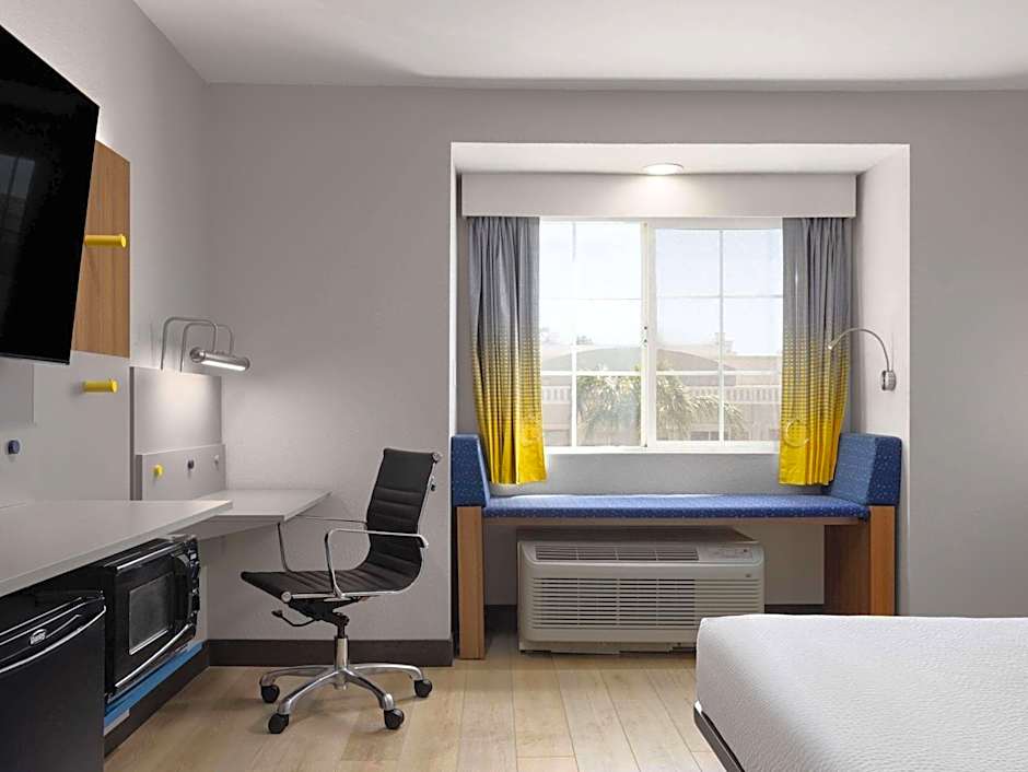 Microtel Inn & Suites By Wyndham Tracy