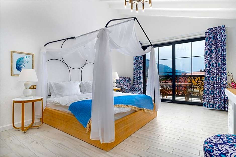 Photo 1 of 5 of 1 Queen Bed, Pool View