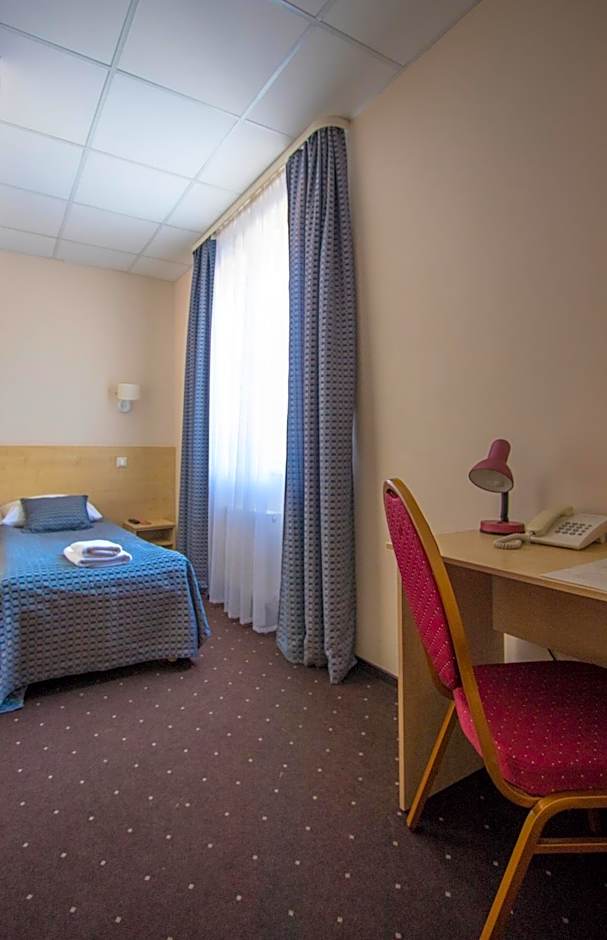 Hotel BEST with FREE PARKING