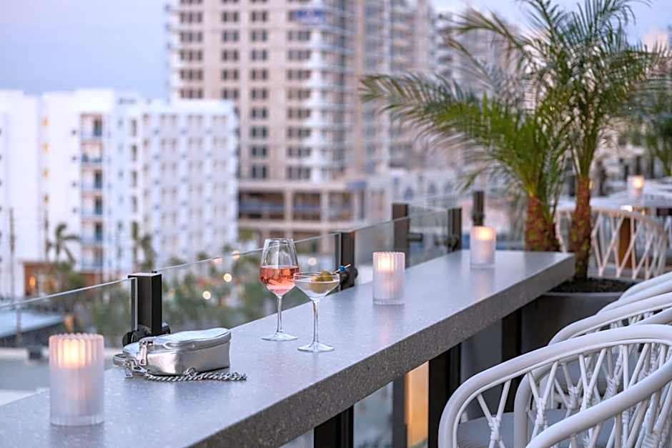 Moxy St. Petersburg Downtown