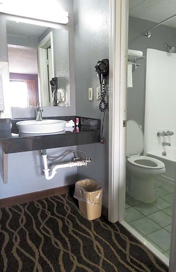 Travelodge by Wyndham Walterboro