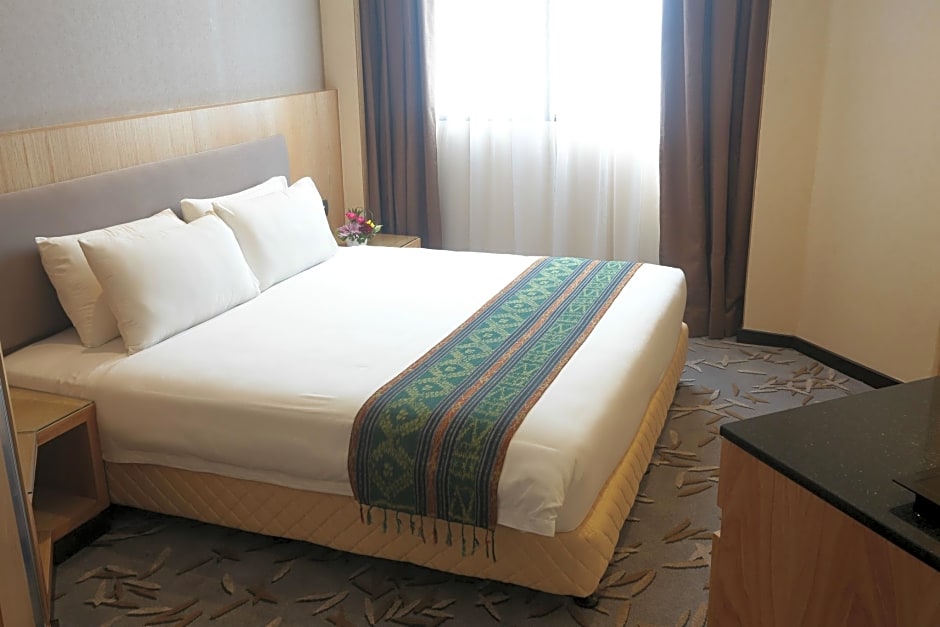 Imperial Riverbank Hotel