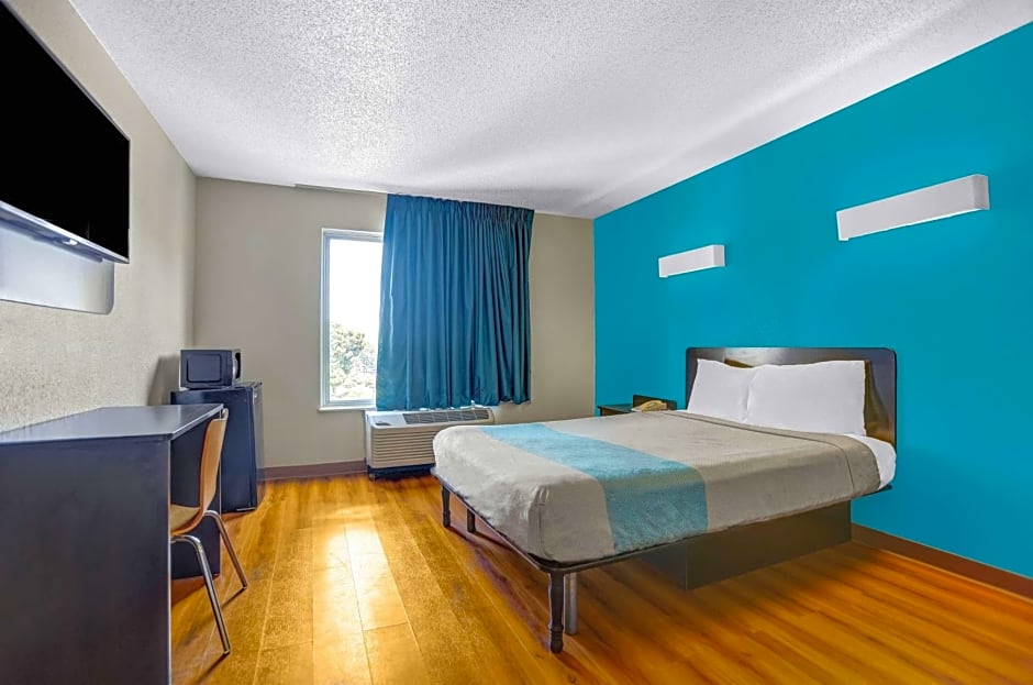 Motel 6-Raleigh, NC - North