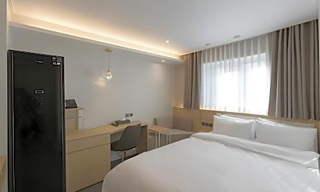 Room Assigned on Arrival for 2 People