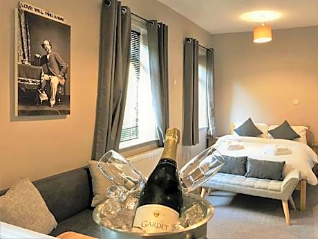 Apartment-Executive-Ensuite With Shower-Garden View-Executive Suite