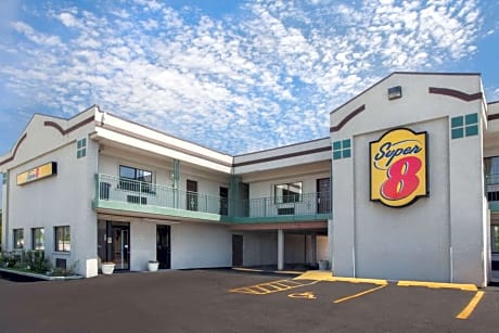 Super 8 by Wyndham Chicago/Rosemont/O'Hare/SE